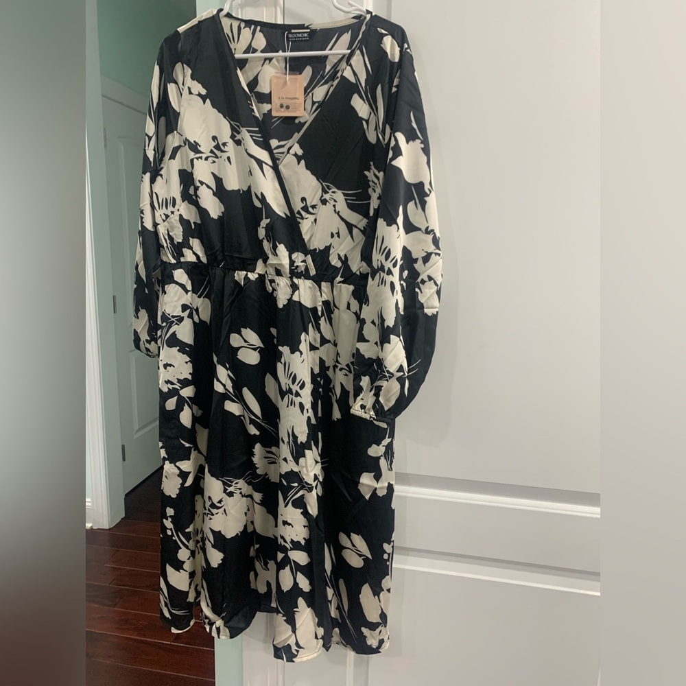 BloomChic Monochrome Floral Long Sleeve Dress